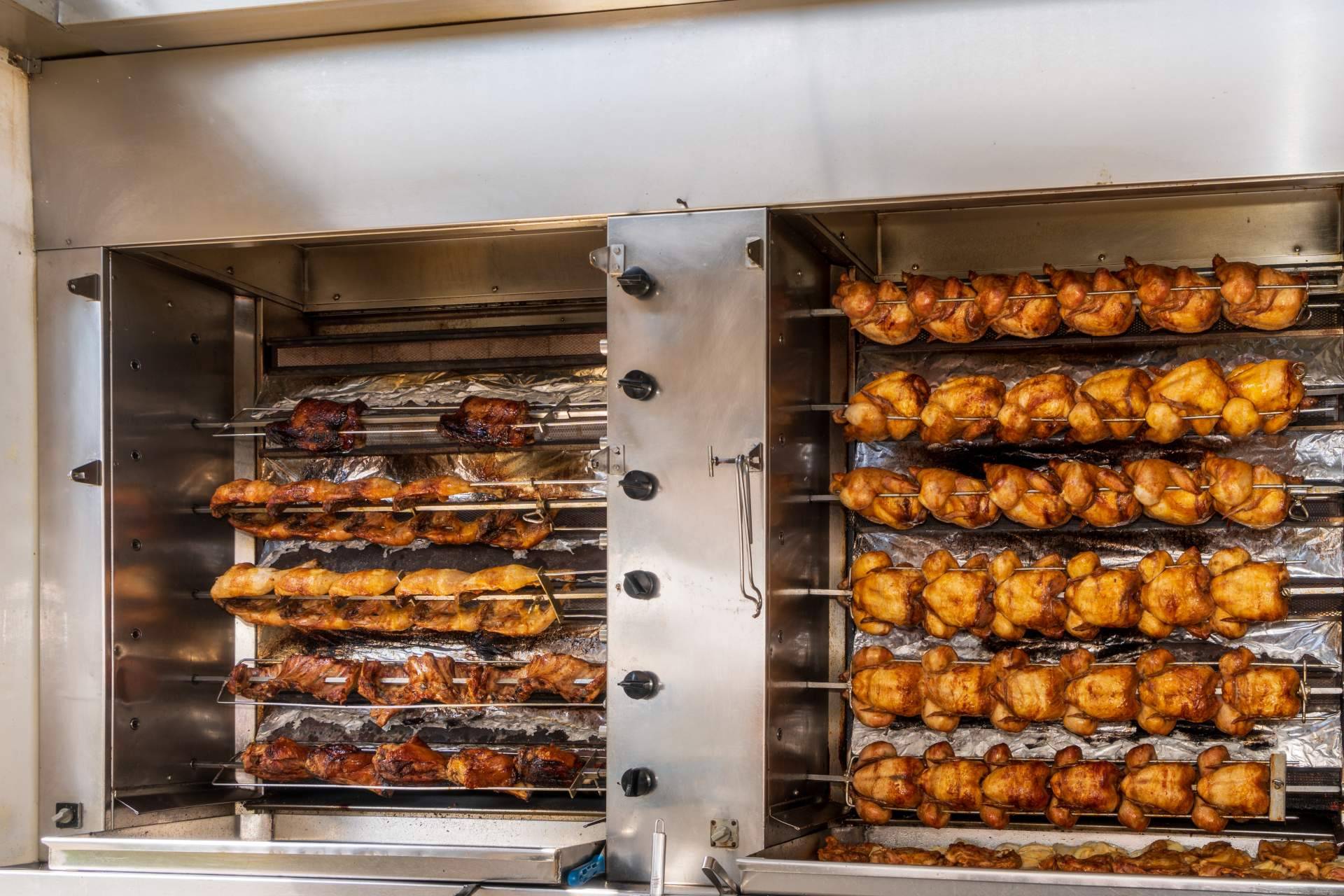 Los asadores de pollos y Auxihostelería