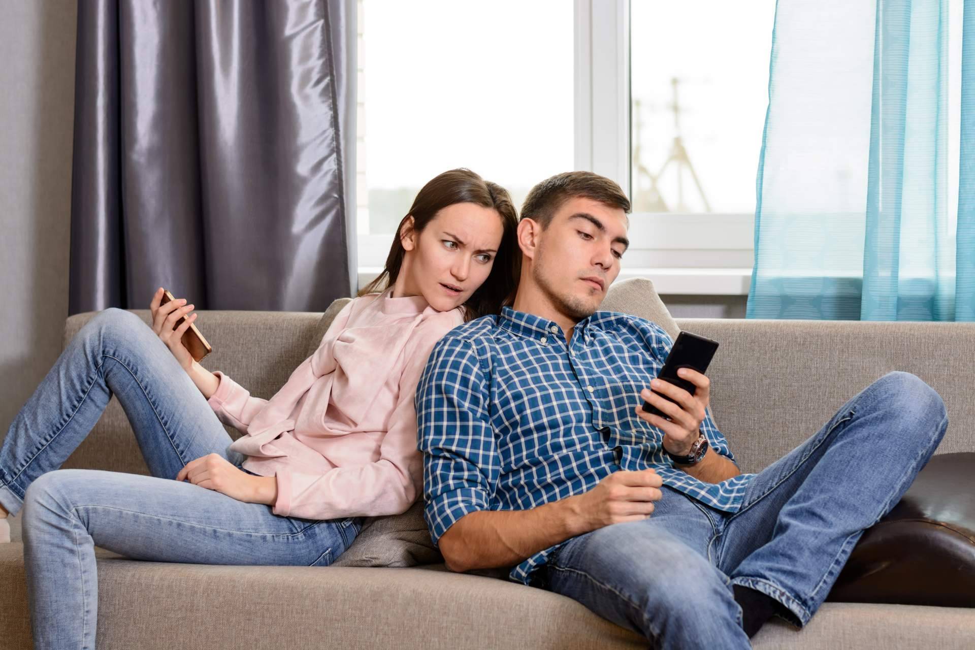 ¿Existe una aplicación móvil para saber con quién habla la pareja por WhatsApp?, por Spyphone