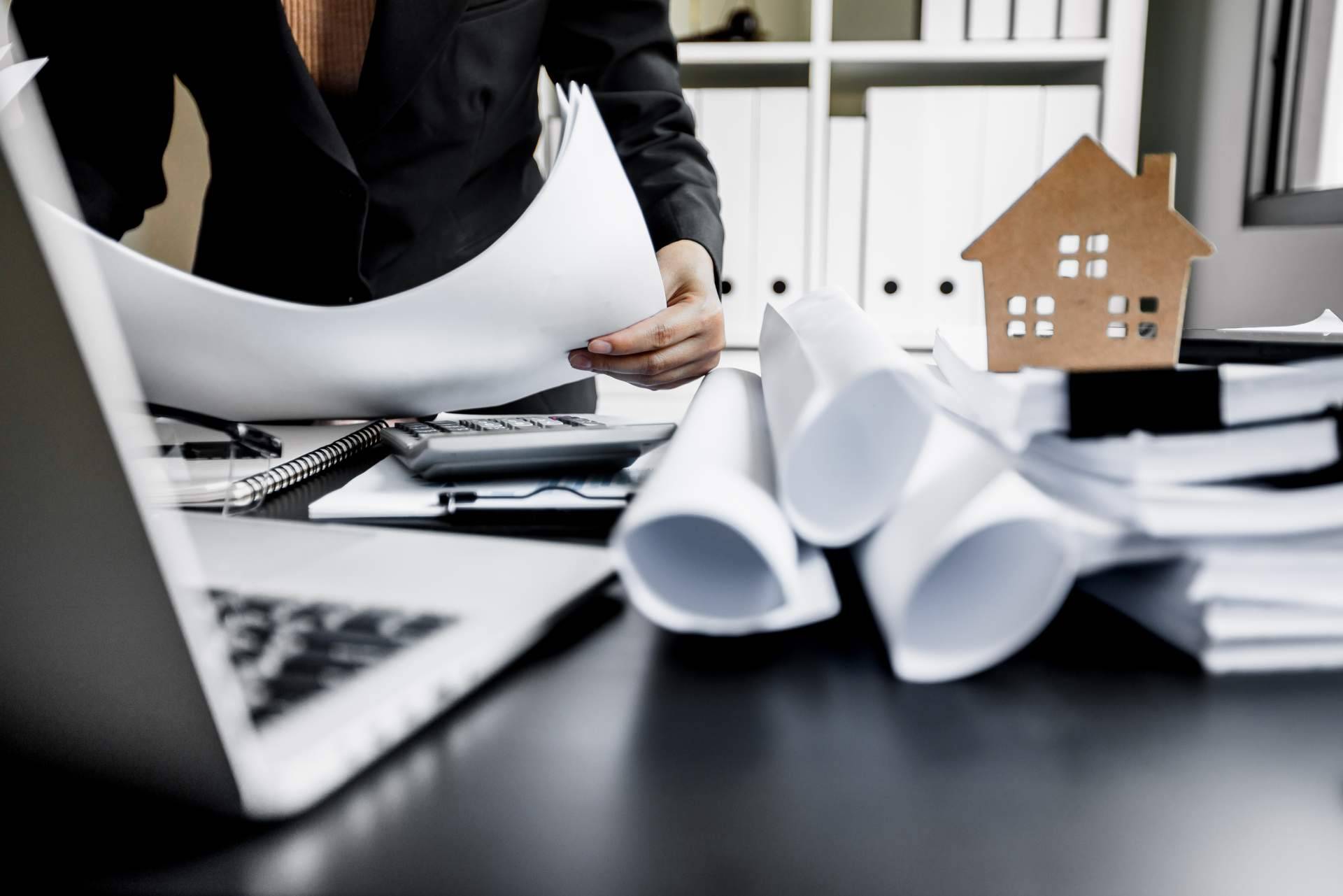 La Casa Agency El Clot con la empresa financiera del grupo, Finanzate